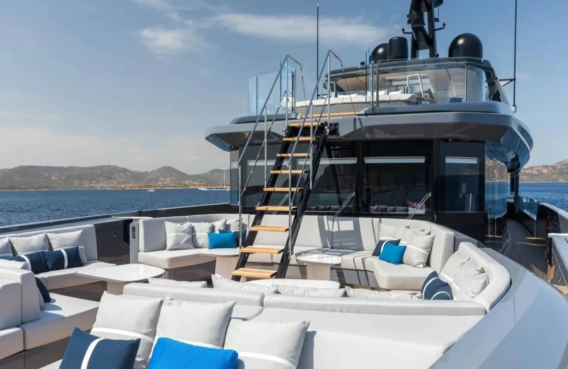 An image of Akula yacht