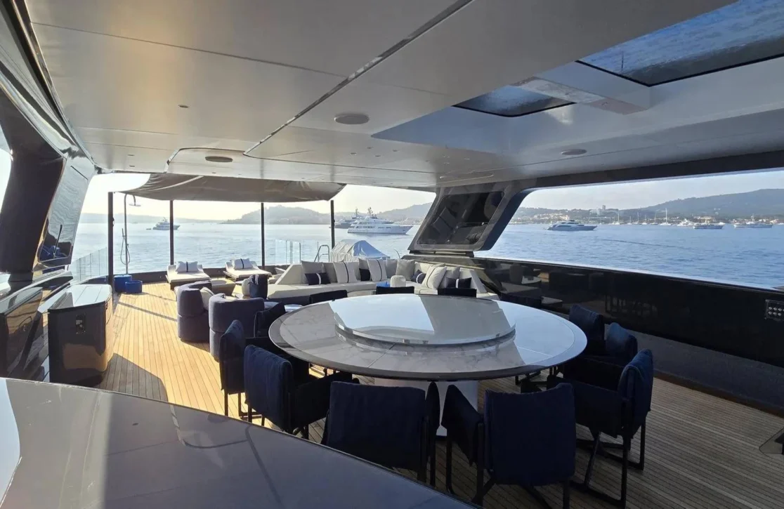 An image of Akula yacht