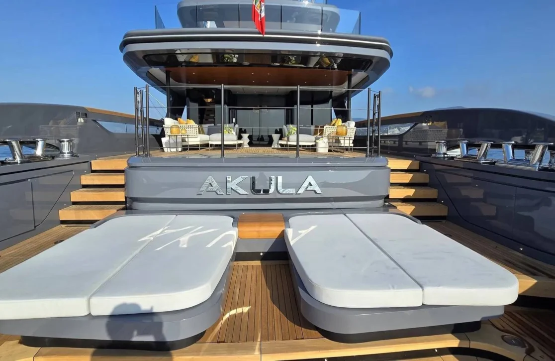 An image of Akula yacht