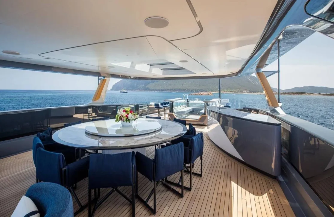 An image of Akula yacht