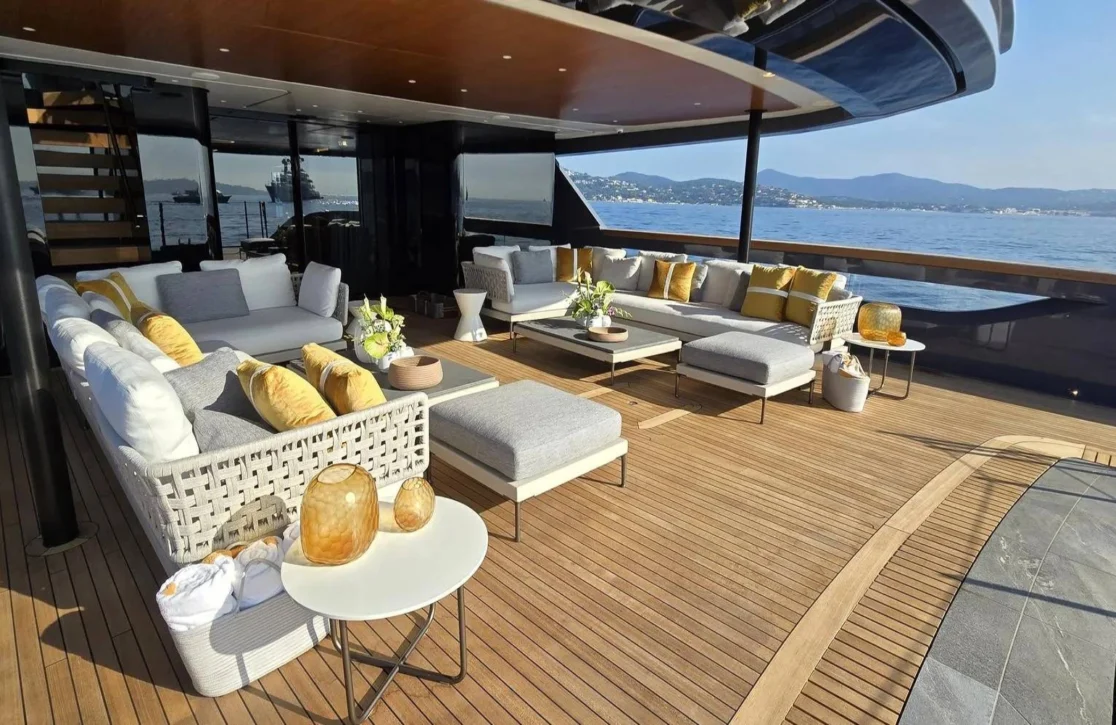 An image of Akula yacht