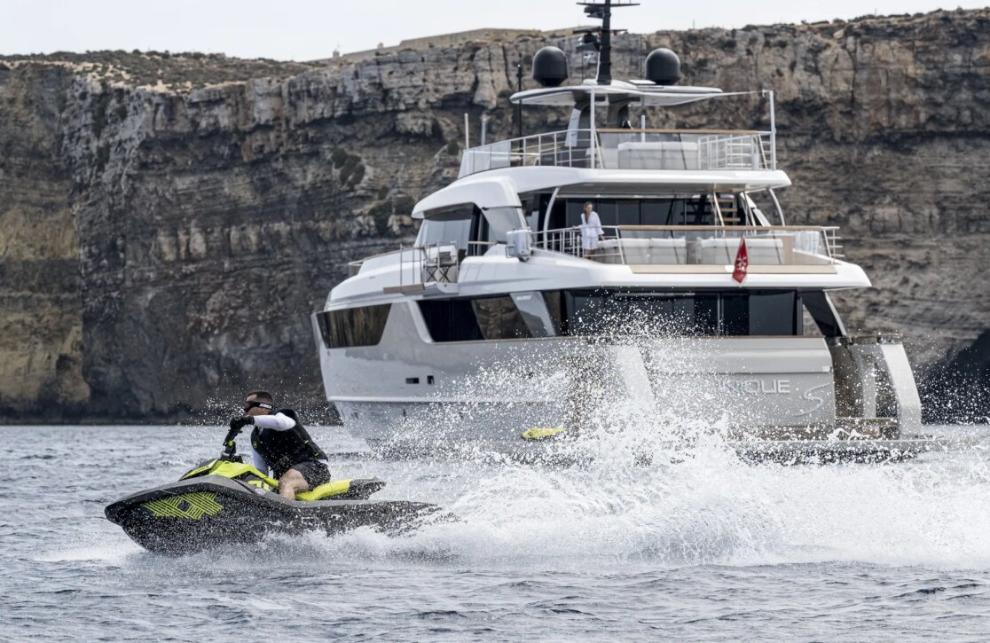An image of Unique S yacht