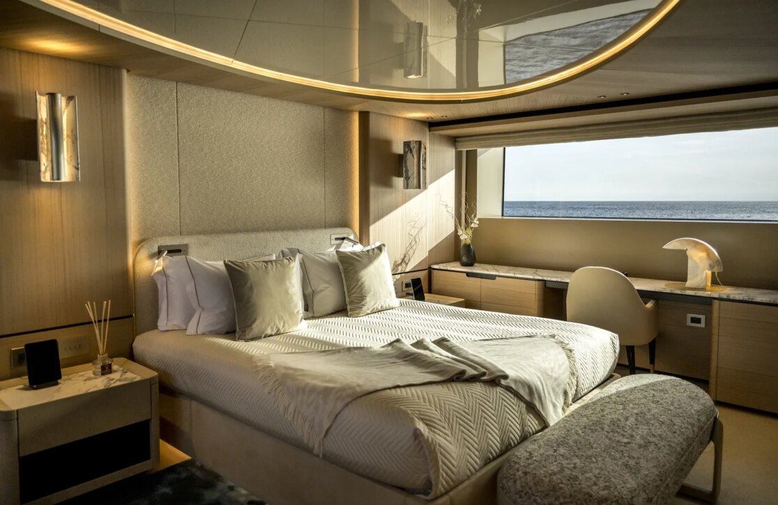 An image of Unique S yacht