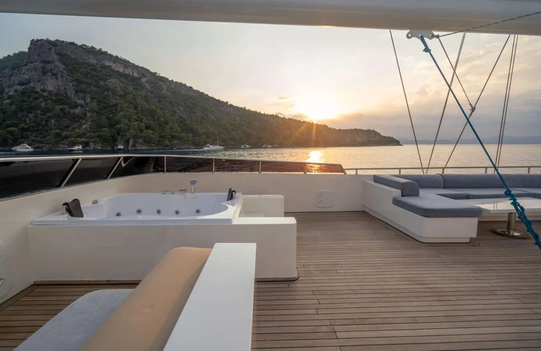 An image of De Love yacht