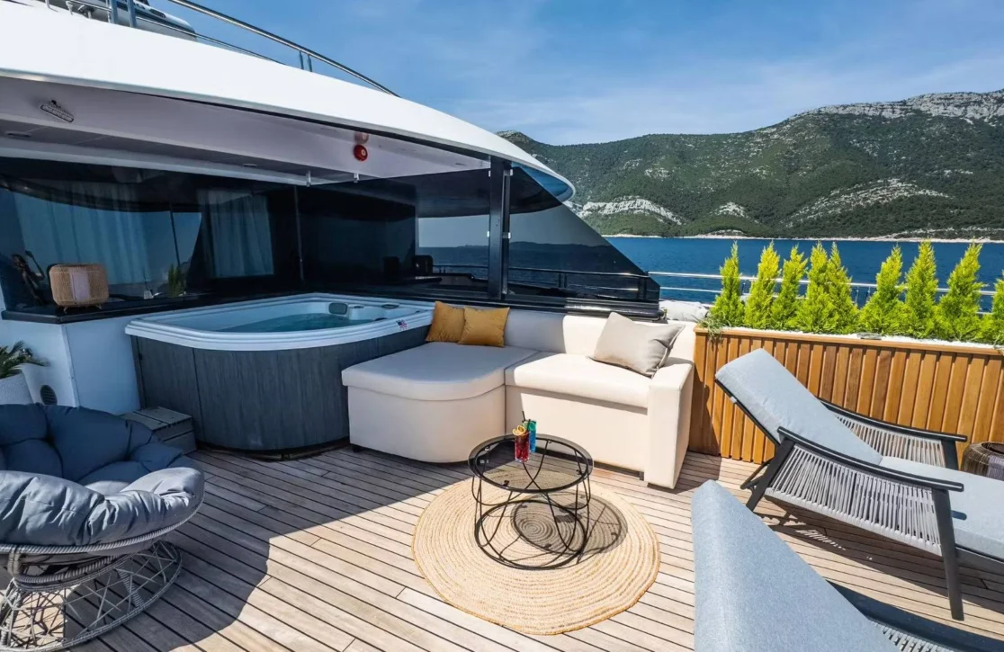 An image of Aretha yacht