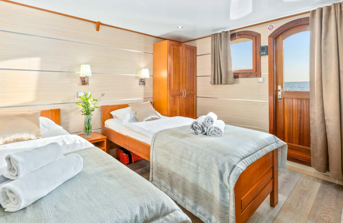 An image of Karizma yacht