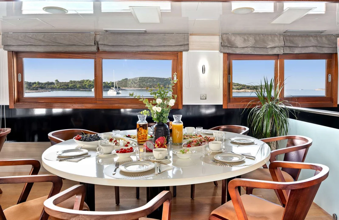 An image of Karizma yacht