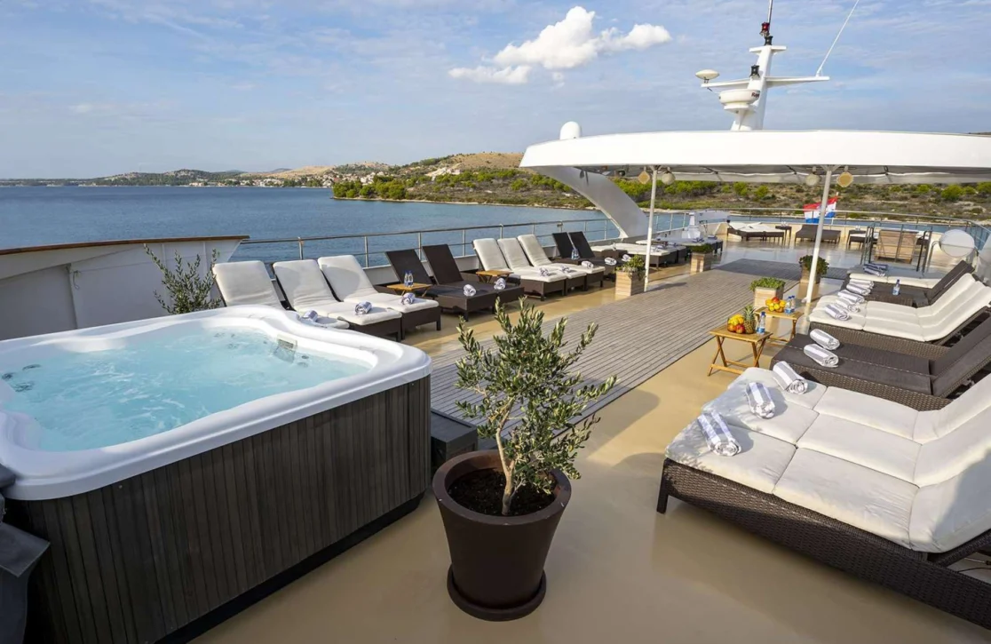 An image of Karizma yacht