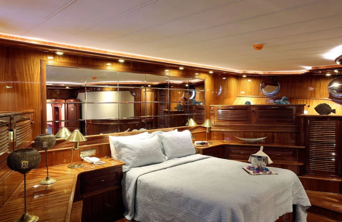 An image of Queen Atlantis yacht