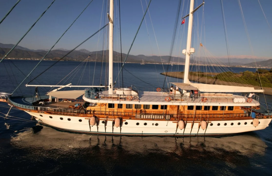 An image of Queen Atlantis yacht