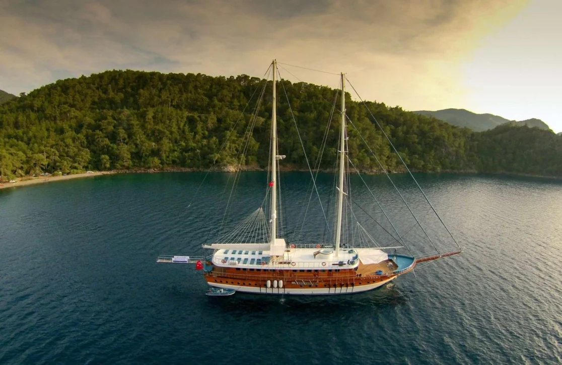 An image of Queen Atlantis yacht