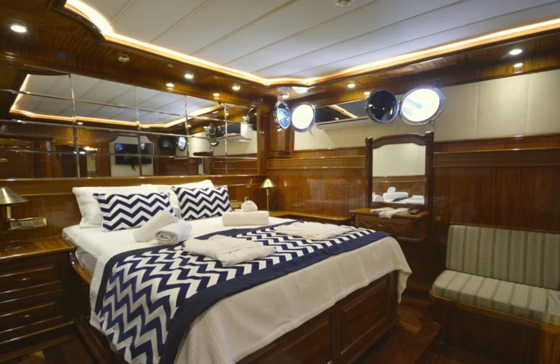 An image of Queen Atlantis yacht