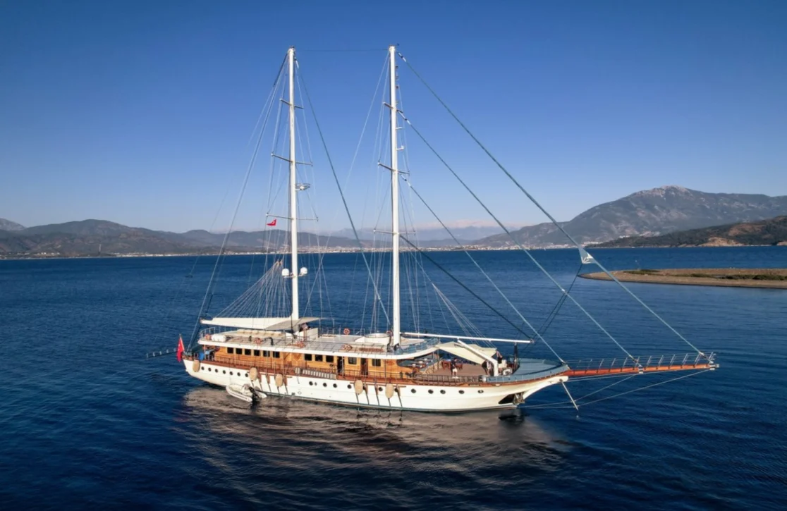 An image of Queen Atlantis yacht