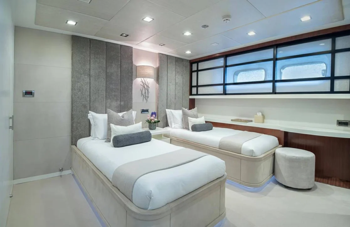 An image of Turquoise yacht
