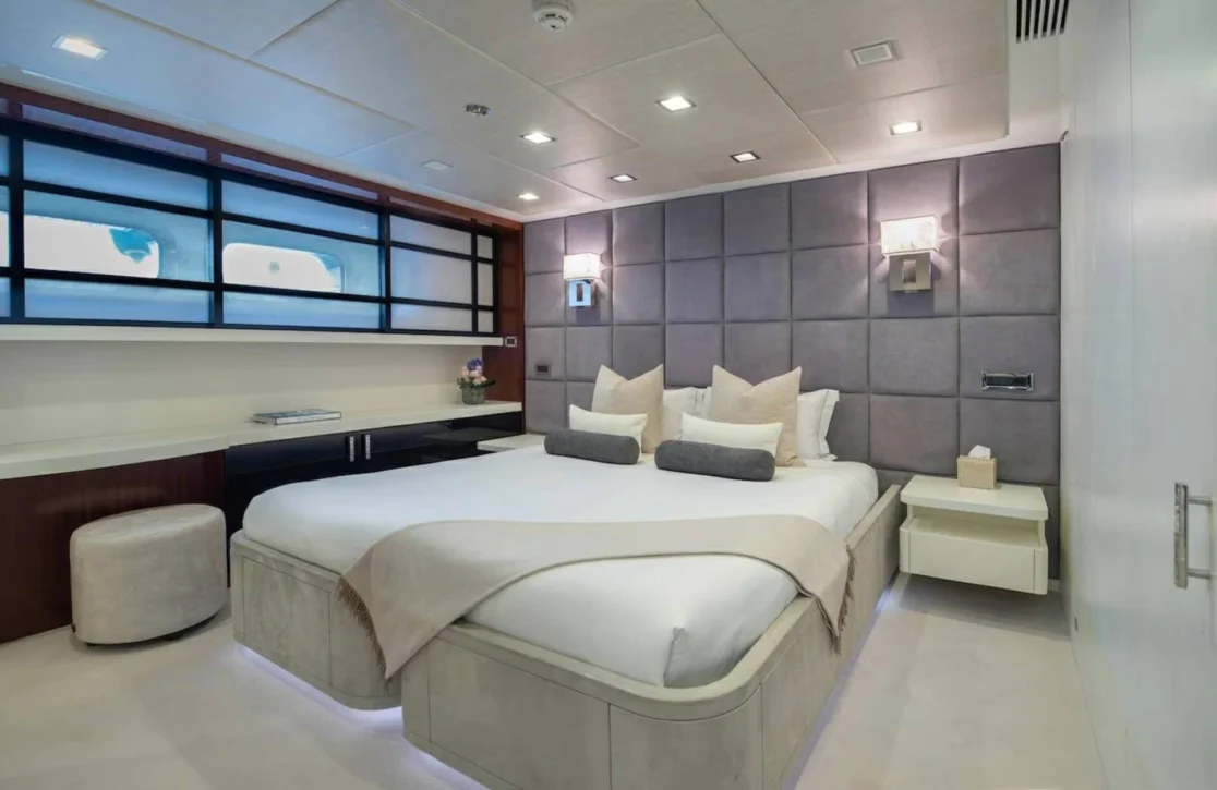 An image of Turquoise yacht
