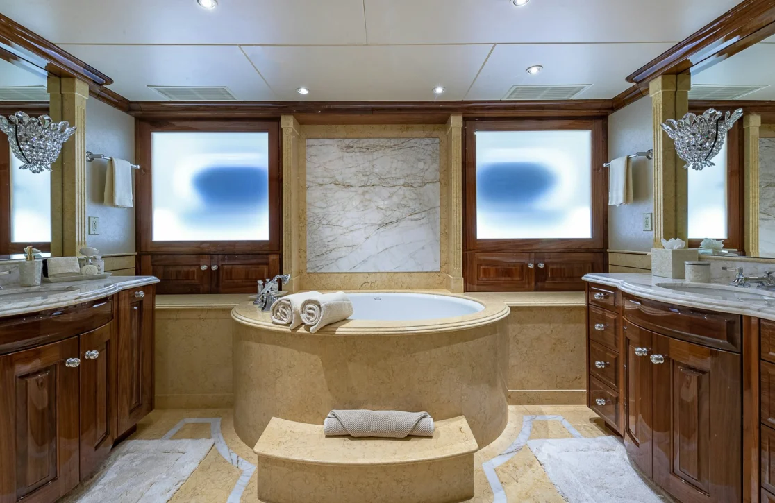 An image of Silver Lining yacht