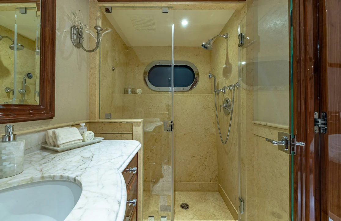An image of Silver Lining yacht