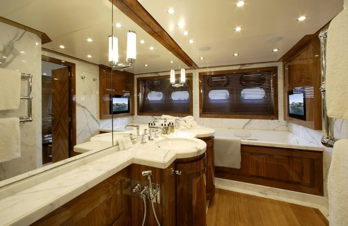 An image of Dragon yacht