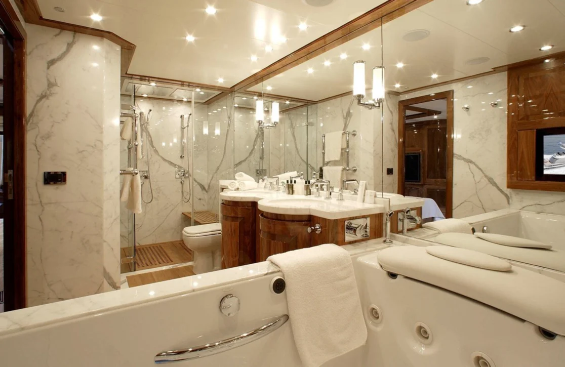 An image of Dragon yacht