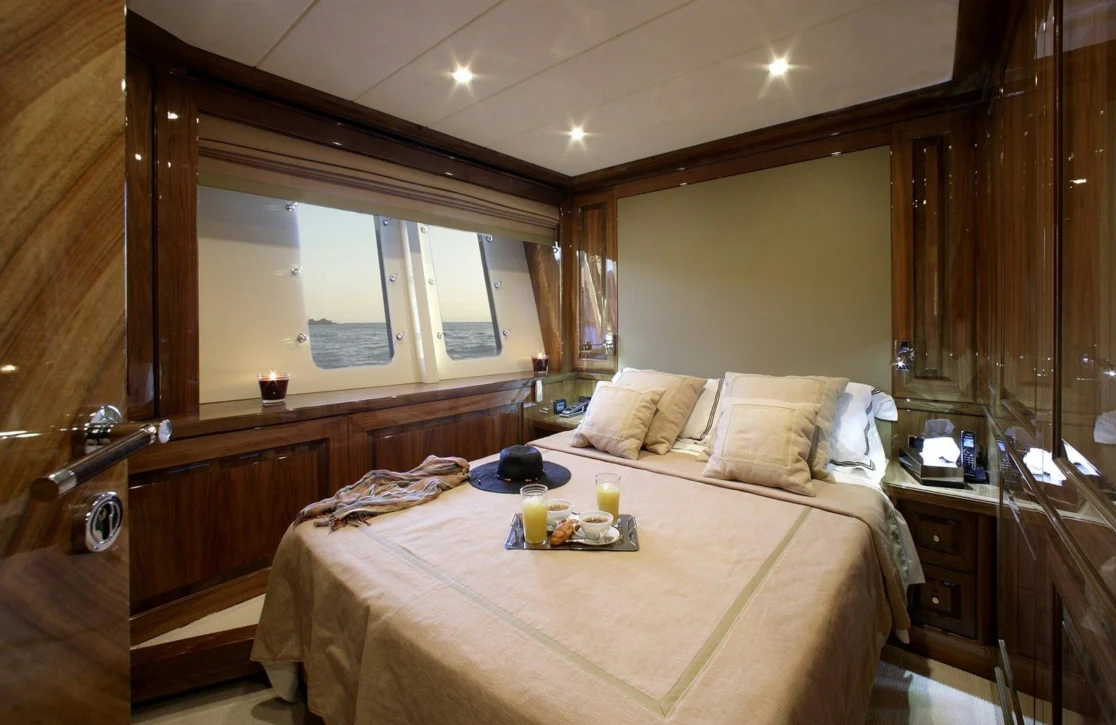 An image of Dragon yacht