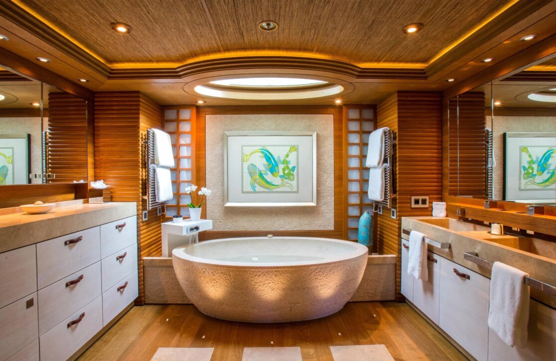 An image of Naia yacht