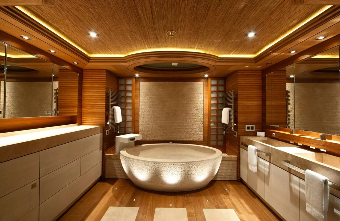 An image of Naia yacht