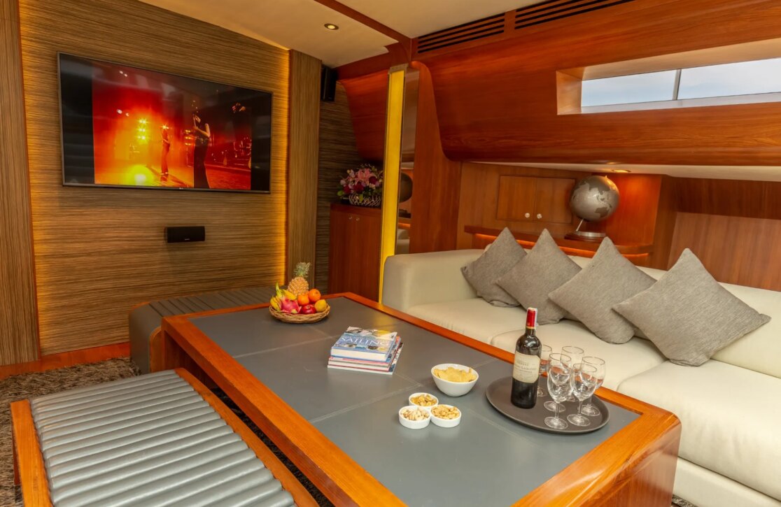 An image of Silver Lining yacht