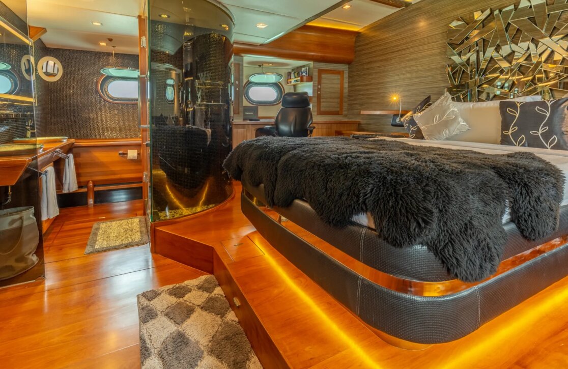 An image of Silver Lining yacht