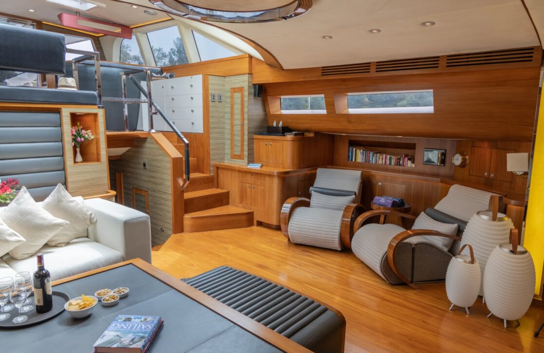An image of Silver Lining yacht