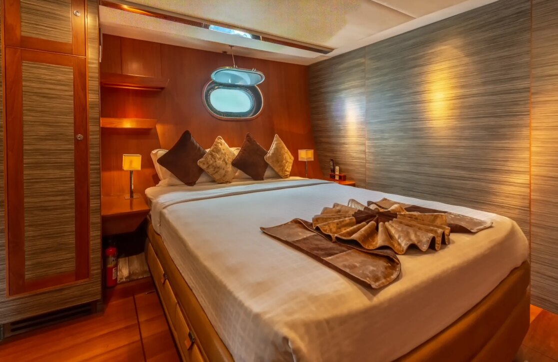 An image of Silver Lining yacht