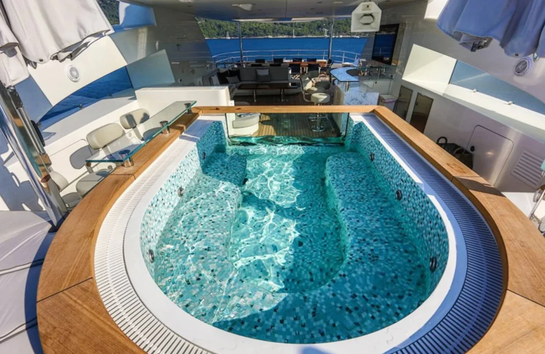 An image of Quasar yacht