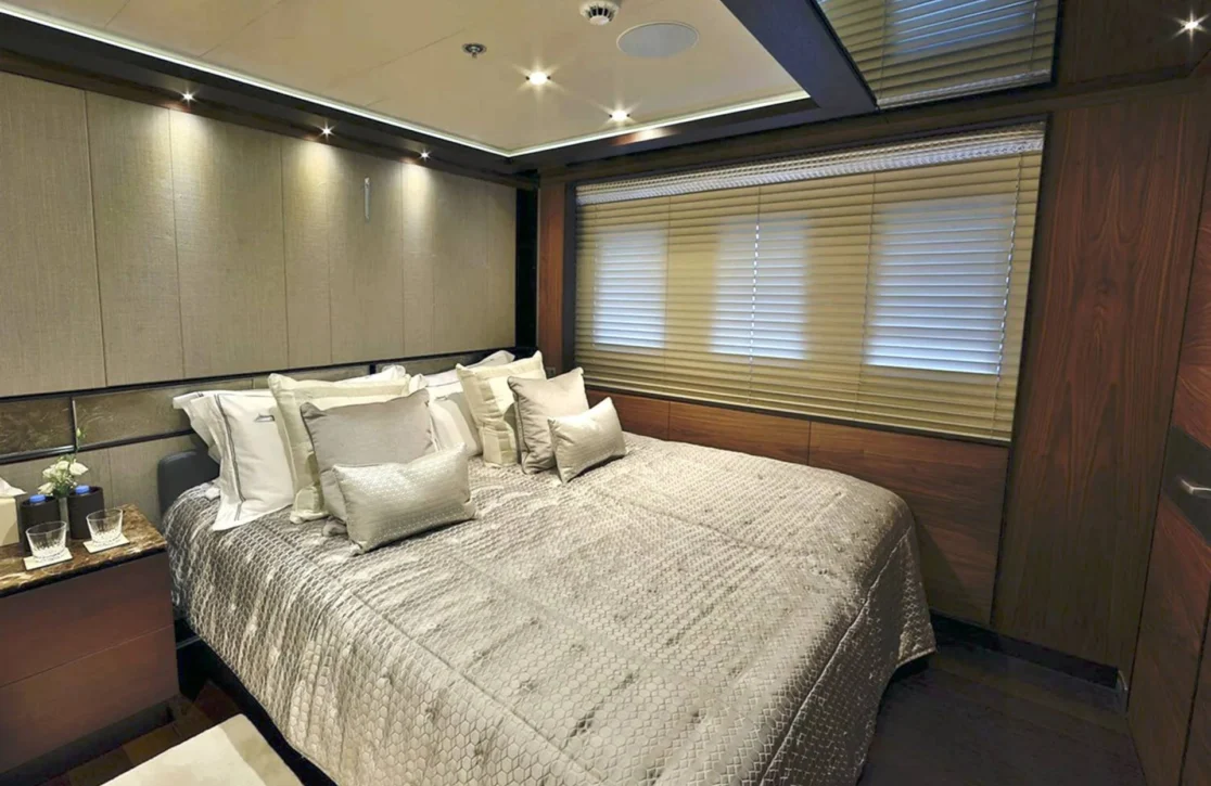 An image of Quasar yacht