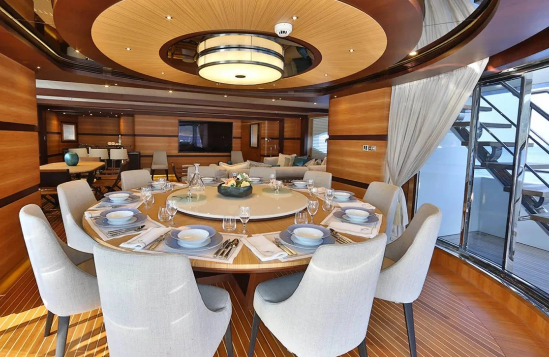 An image of Quasar yacht