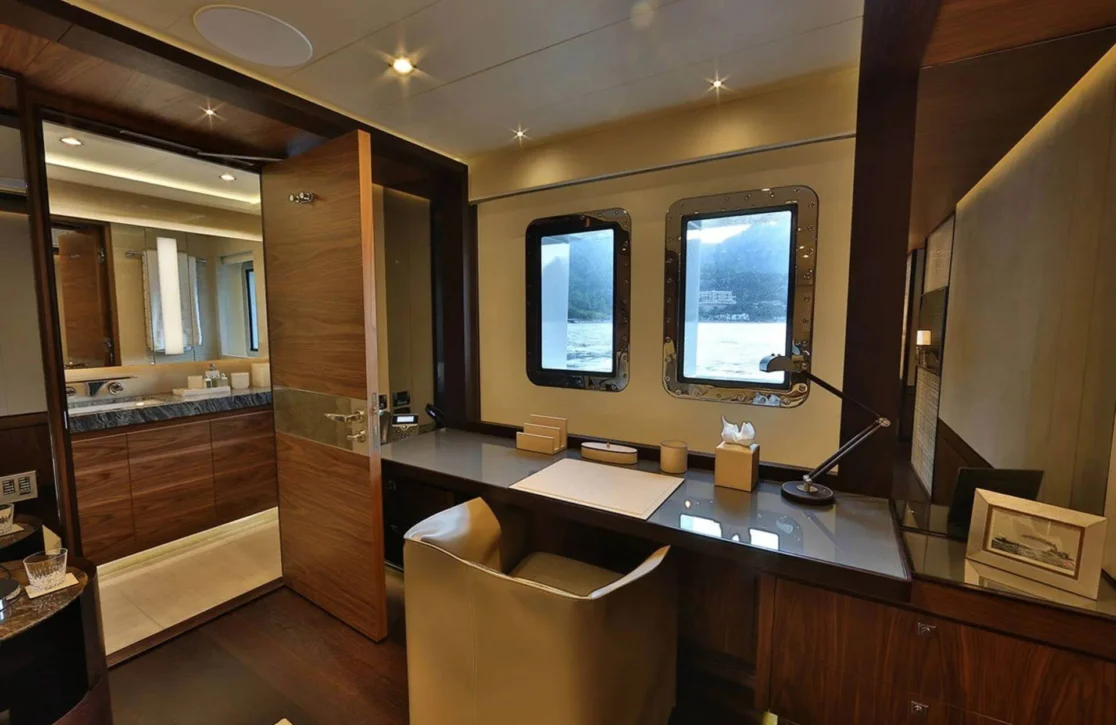An image of Quasar yacht