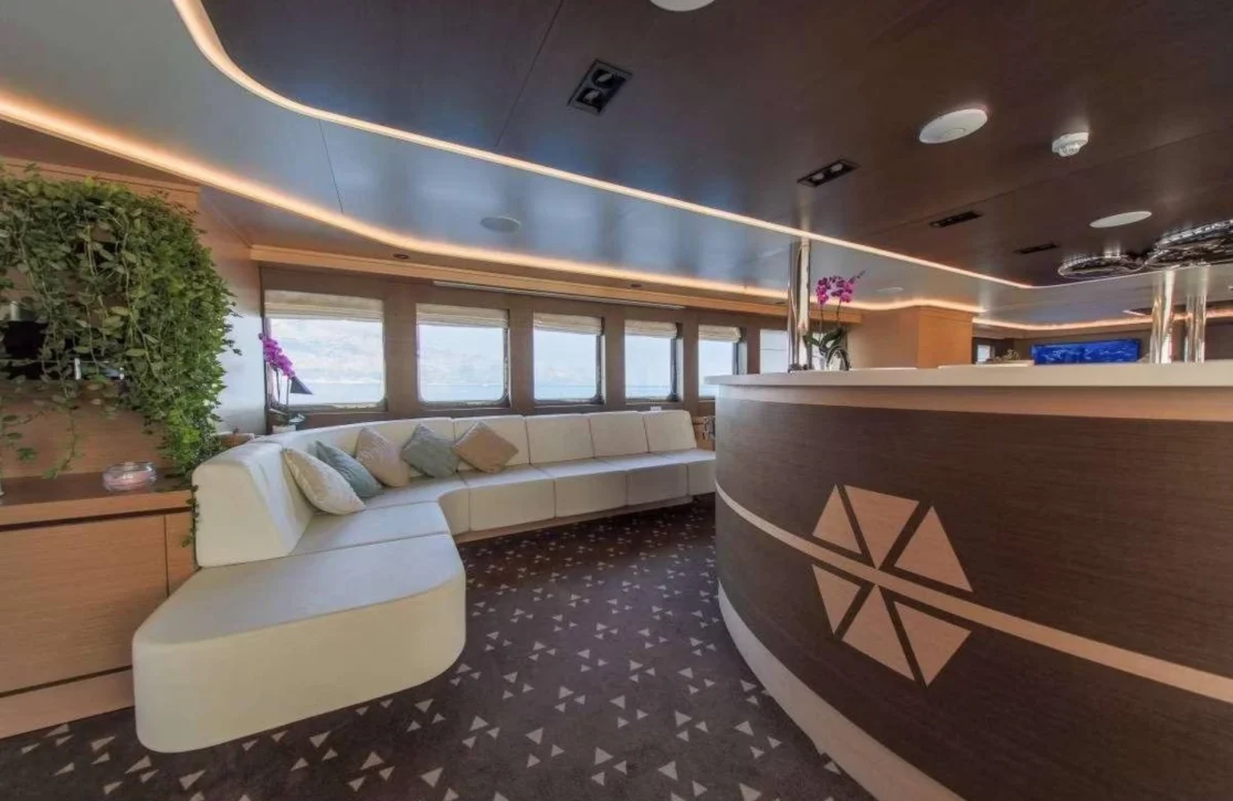 An image of Omnia yacht