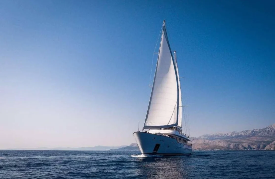 An image of Omnia yacht