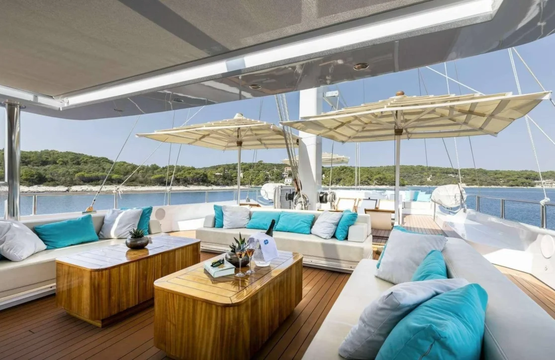An image of Omnia yacht