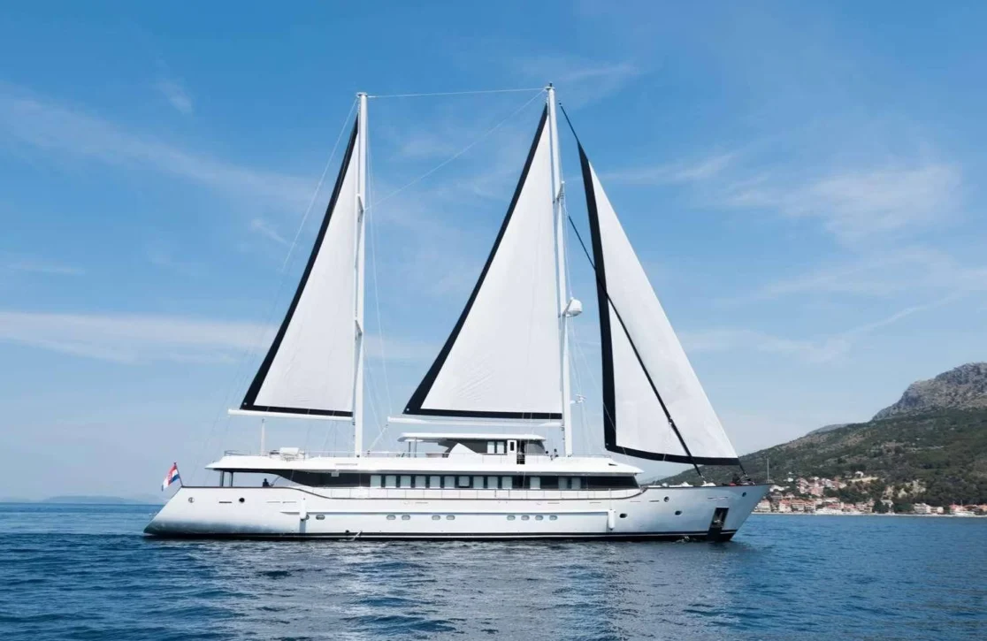 An image of Omnia yacht