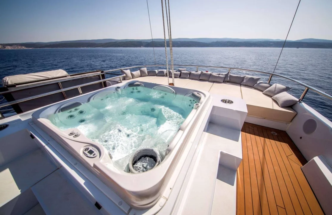 An image of Omnia yacht