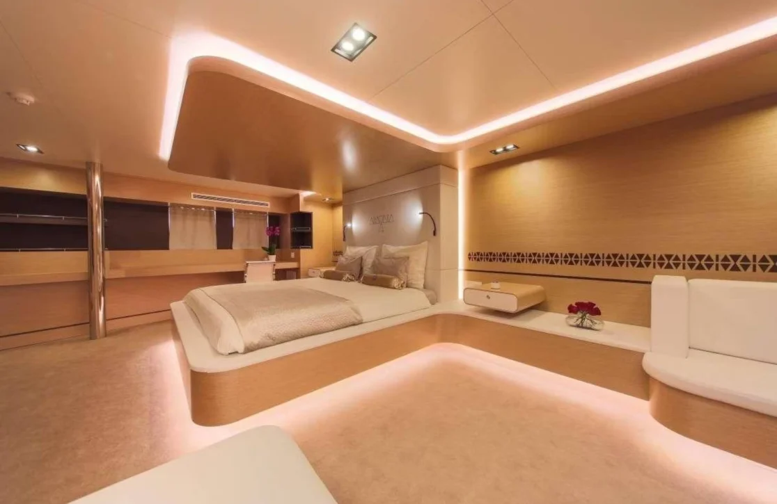 An image of Omnia yacht
