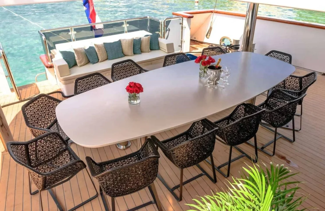An image of Omnia yacht
