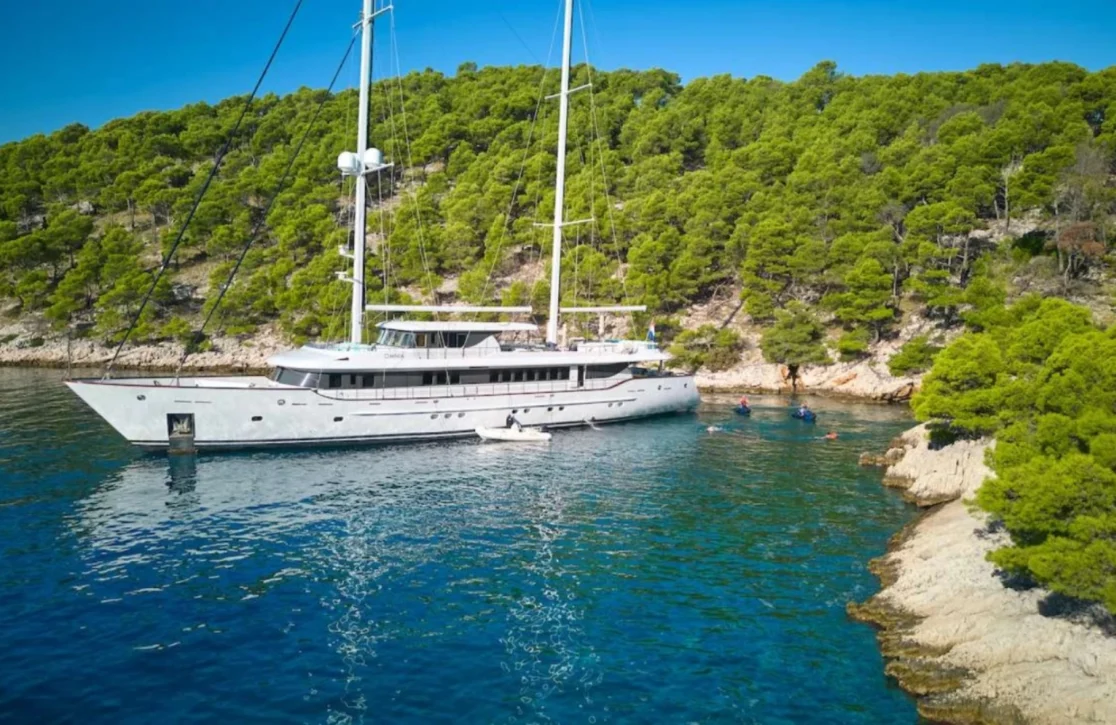 An image of Omnia yacht