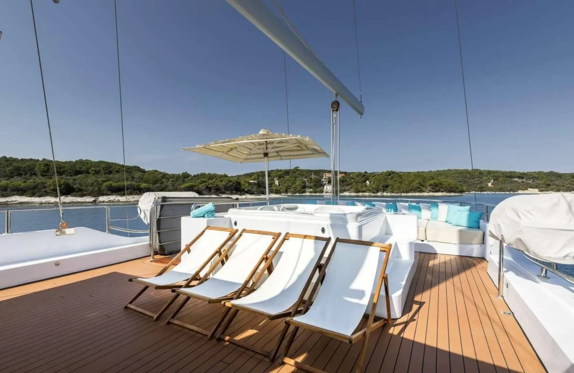 An image of Omnia yacht
