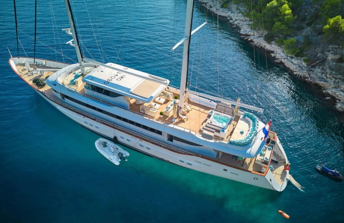 An image of Omnia yacht