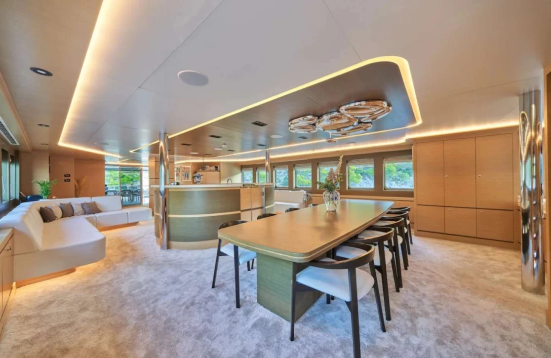 An image of Omnia yacht