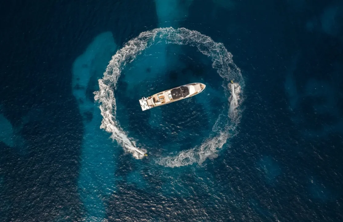 An image of Oculus yacht