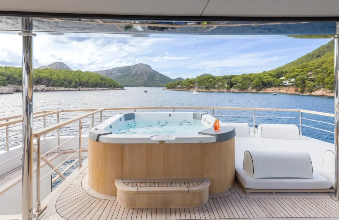 An image of Oculus yacht