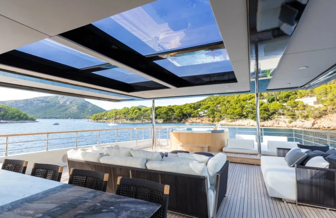 An image of Oculus yacht
