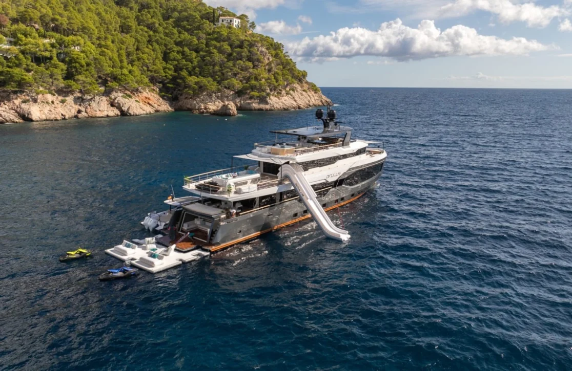 An image of Oculus yacht