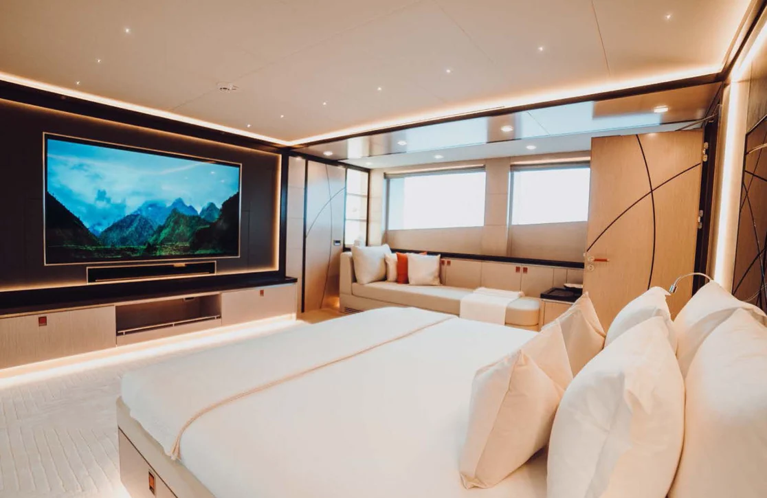 An image of Heeus yacht